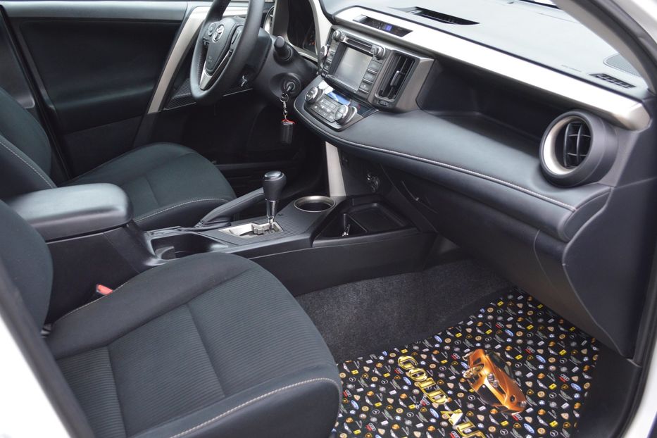 Продам Toyota Rav 4 XLE 2015 года в Одессе