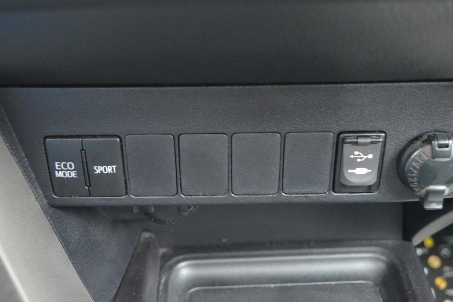 Продам Toyota Rav 4 XLE 2015 года в Одессе