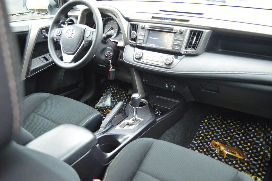 Продам Toyota Rav 4 XLE 2015 года в Одессе