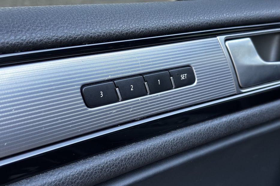 Продам Volkswagen Touareg R-line 2015 года в Львове