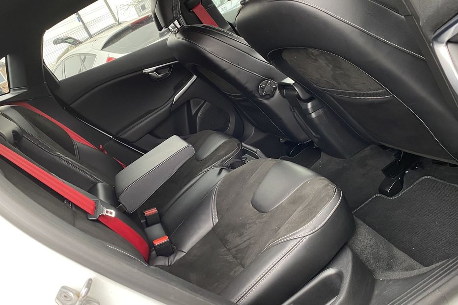 Продам Volvo V40 RDesign Carbon Edition 2015 года в Луцке