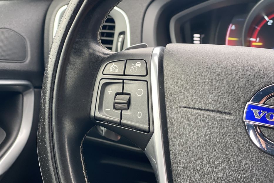 Продам Volvo V40 RDesign Carbon Edition 2015 года в Луцке