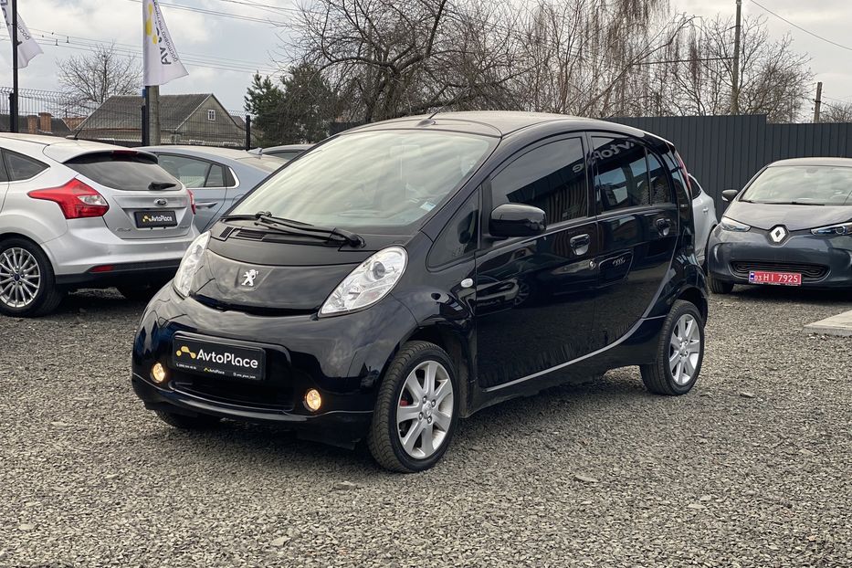 Продам Peugeot iOn 2015 года в Луцке