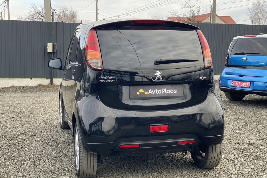 Продам Peugeot iOn 2015 года в Луцке