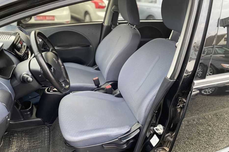 Продам Peugeot iOn 2015 года в Луцке