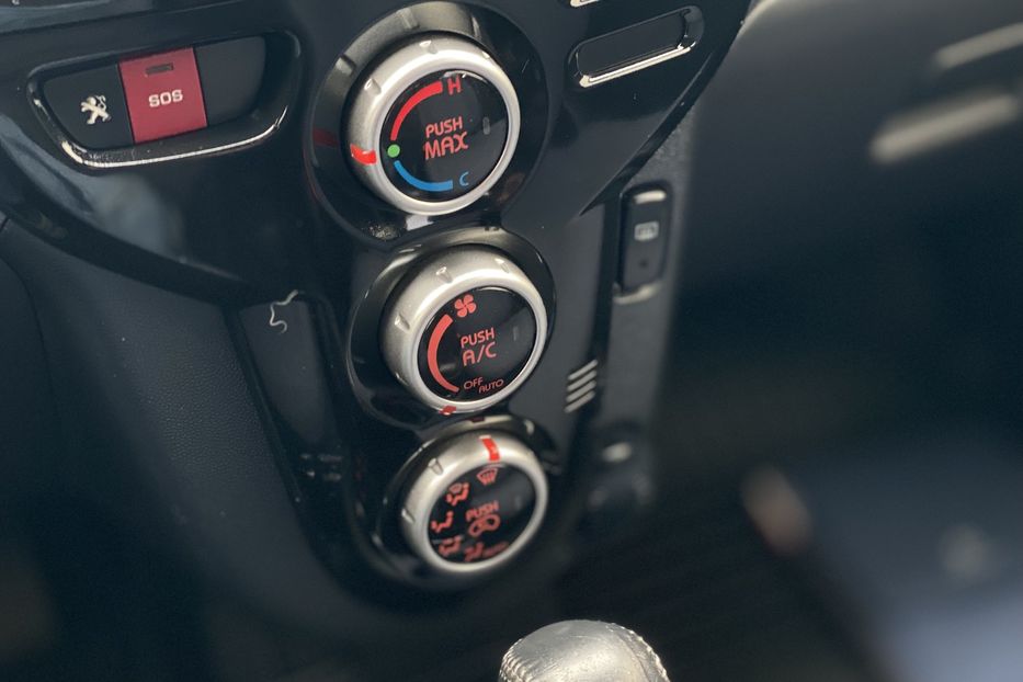 Продам Peugeot iOn 2015 года в Луцке