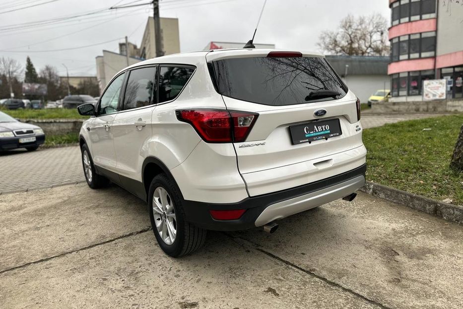 Продам Ford Escape 2019 года в Черновцах