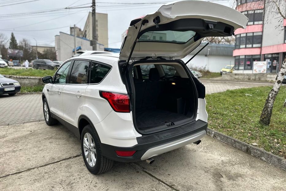 Продам Ford Escape 2019 года в Черновцах