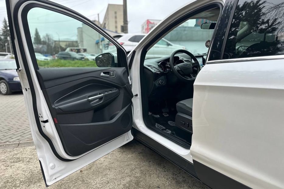 Продам Ford Escape 2019 года в Черновцах