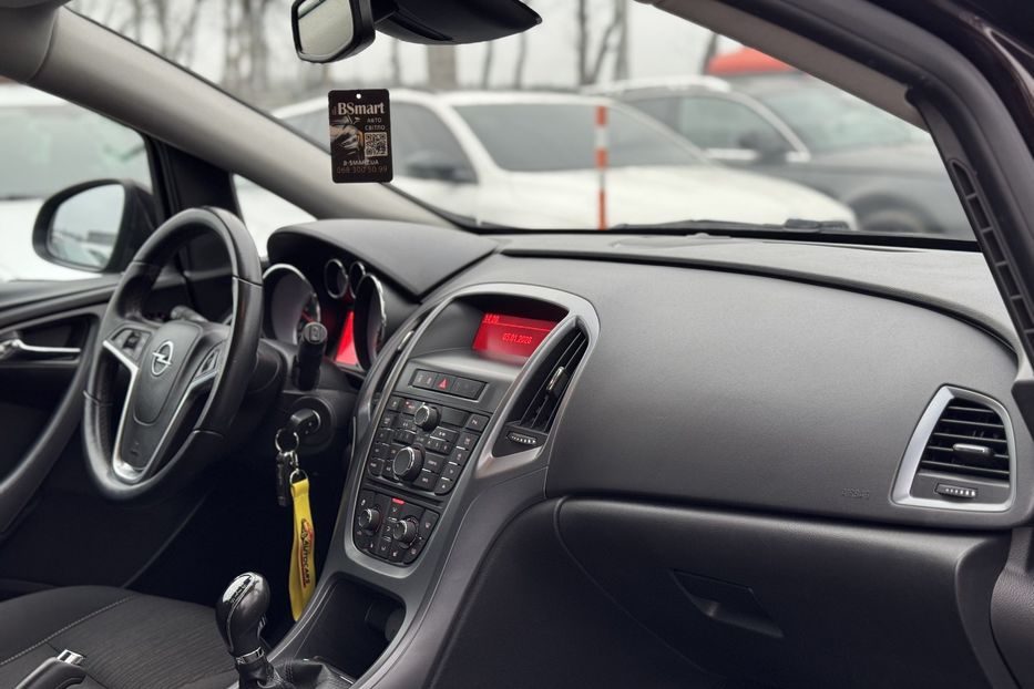 Продам Opel Astra J COMIS 2012 года в г. Умань, Черкасская область