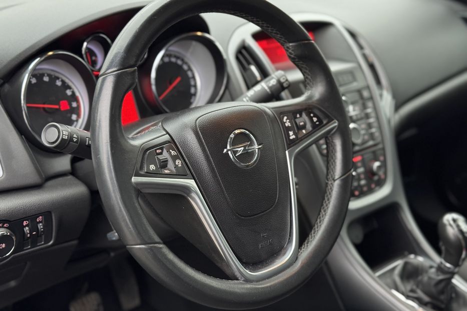 Продам Opel Astra J COMIS 2012 года в г. Умань, Черкасская область