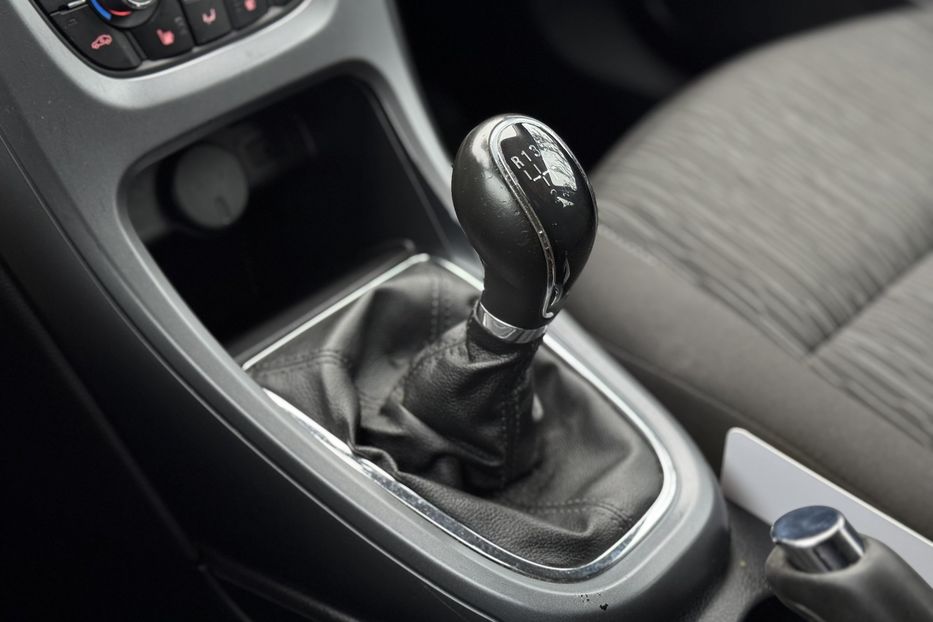 Продам Opel Astra J COMIS 2012 года в г. Умань, Черкасская область