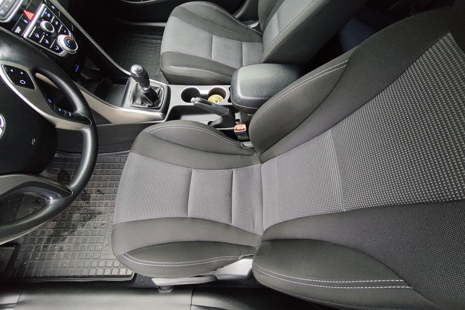 Продам Hyundai i30  1.4 MT (107 к.с.) 2013 года в Киеве