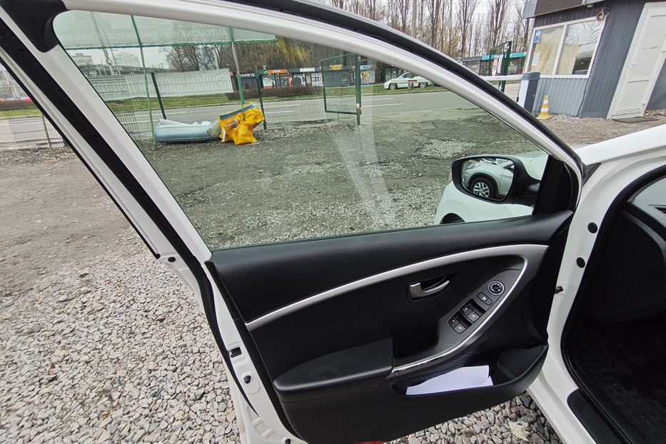 Продам Hyundai i30  1.4 MT (107 к.с.) 2013 года в Киеве