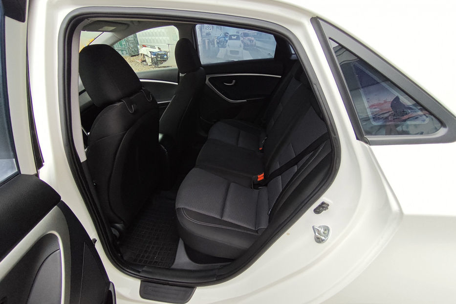 Продам Hyundai i30  1.4 MT (107 к.с.) 2013 года в Киеве