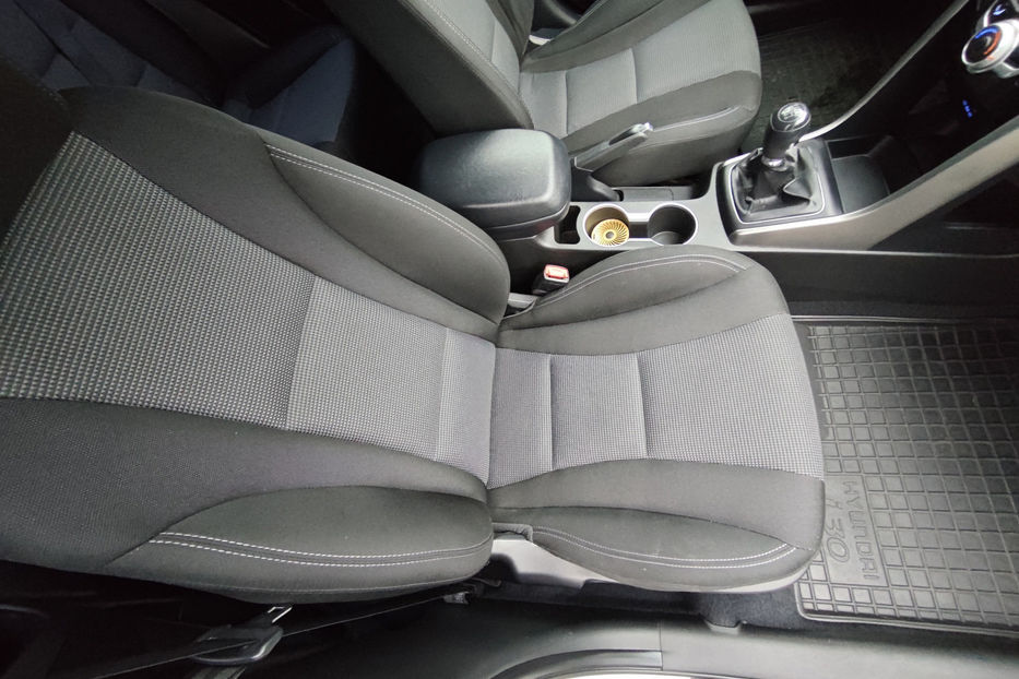 Продам Hyundai i30  1.4 MT (107 к.с.) 2013 года в Киеве