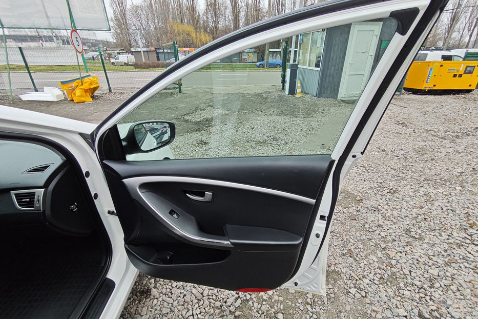 Продам Hyundai i30  1.4 MT (107 к.с.) 2013 года в Киеве