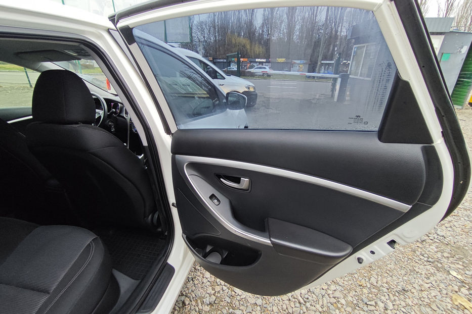 Продам Hyundai i30  1.4 MT (107 к.с.) 2013 года в Киеве