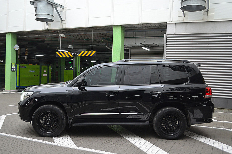 Продам Toyota Land Cruiser 200 4.5 TD 4WD AT (235 л.с.) 2010 года в Киеве