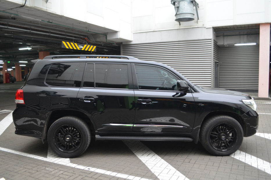 Продам Toyota Land Cruiser 200 4.5 TD 4WD AT (235 л.с.) 2010 года в Киеве