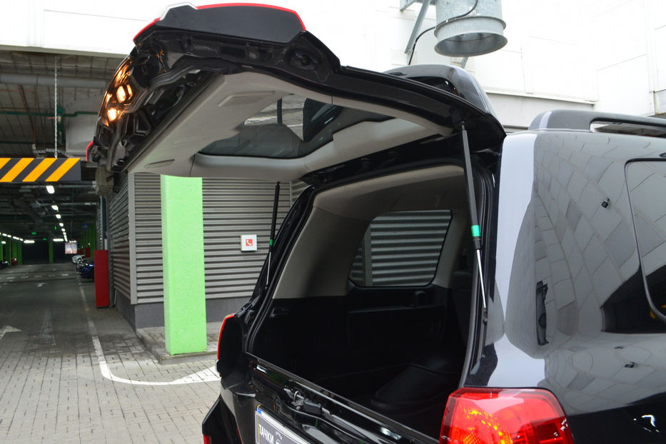 Продам Toyota Land Cruiser 200 4.5 TD 4WD AT (235 л.с.) 2010 года в Киеве