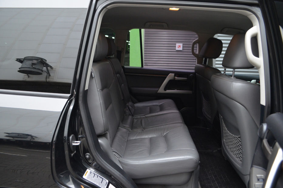 Продам Toyota Land Cruiser 200 4.5 TD 4WD AT (235 л.с.) 2010 года в Киеве