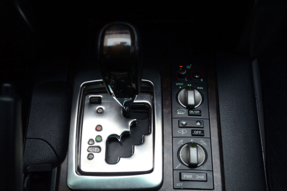 Продам Toyota Land Cruiser 200 4.5 TD 4WD AT (235 л.с.) 2010 года в Киеве