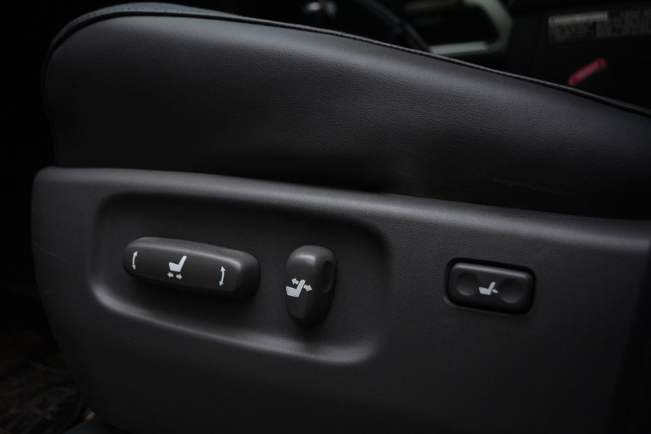 Продам Toyota Land Cruiser 200 4.5 TD 4WD AT (235 л.с.) 2010 года в Киеве