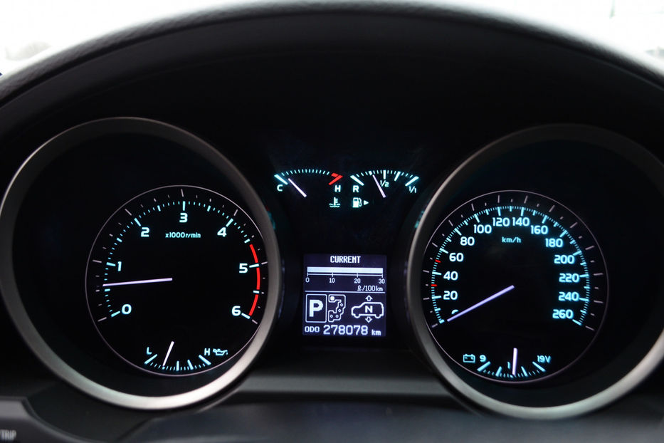 Продам Toyota Land Cruiser 200 4.5 TD 4WD AT (235 л.с.) 2010 года в Киеве