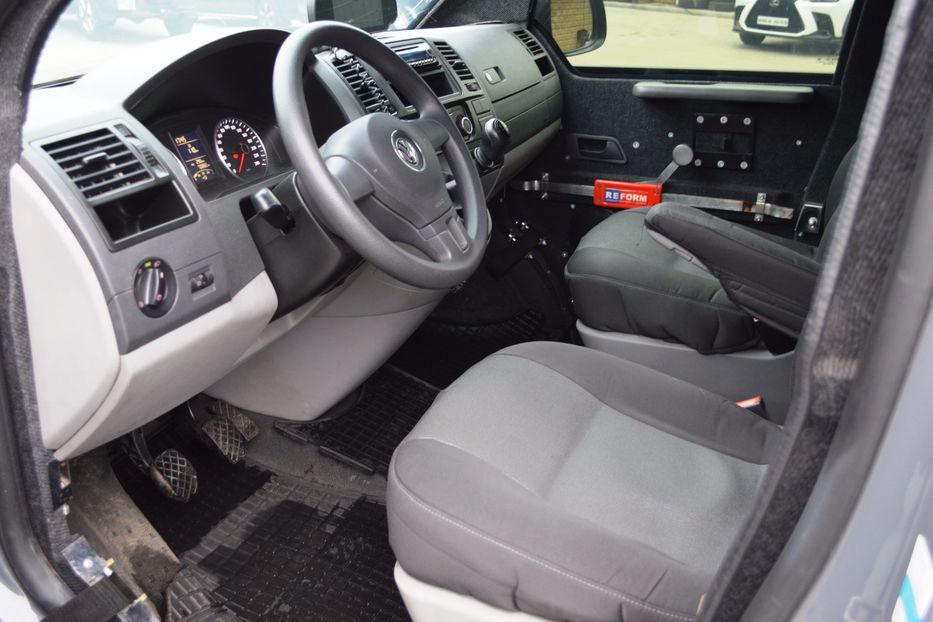 Продам Volkswagen T5 (Transporter) пасс. 2014 года в Одессе