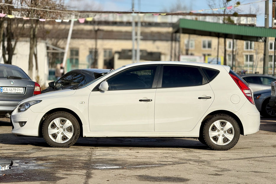 Продам Hyundai i30  1.6 CRDi MT (90 л.с.) 2011 года в Киеве