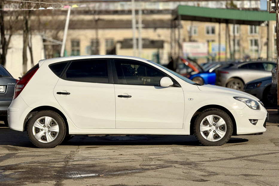 Продам Hyundai i30  1.6 CRDi MT (90 л.с.) 2011 года в Киеве