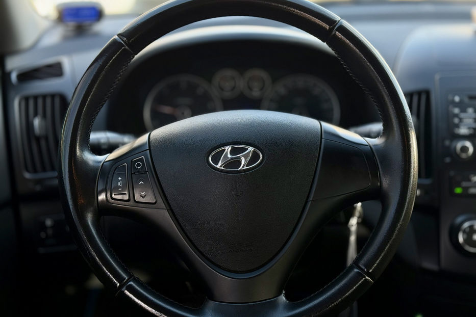 Продам Hyundai i30  1.6 CRDi MT (90 л.с.) 2011 года в Киеве