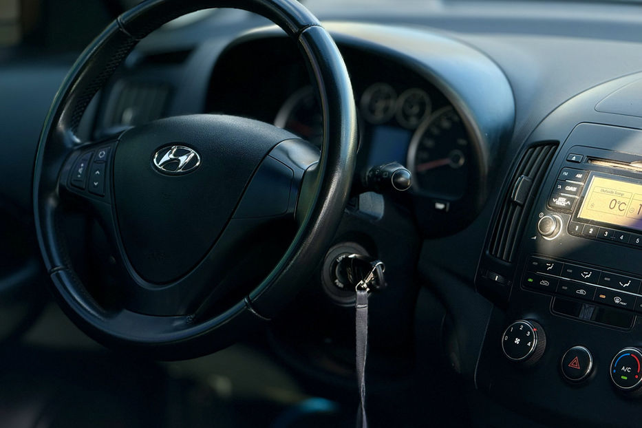 Продам Hyundai i30  1.6 CRDi MT (90 л.с.) 2011 года в Киеве