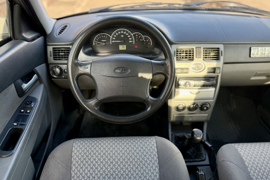 Продам ВАЗ Приора 1.6 MT (98 к.с.) 2009 года в Киеве