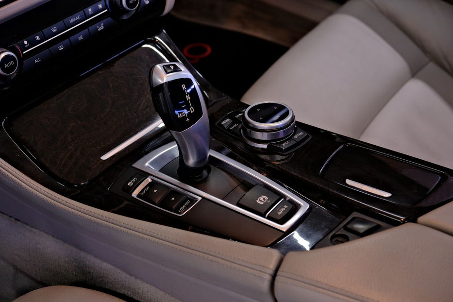 Продам BMW 528 i 2013 года в Одессе