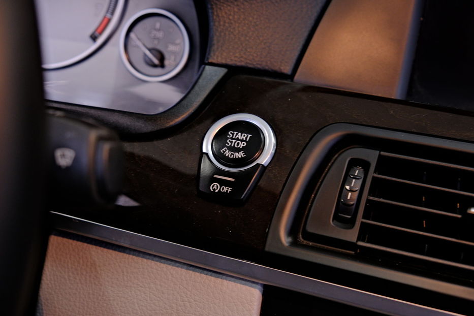 Продам BMW 528 i 2013 года в Одессе