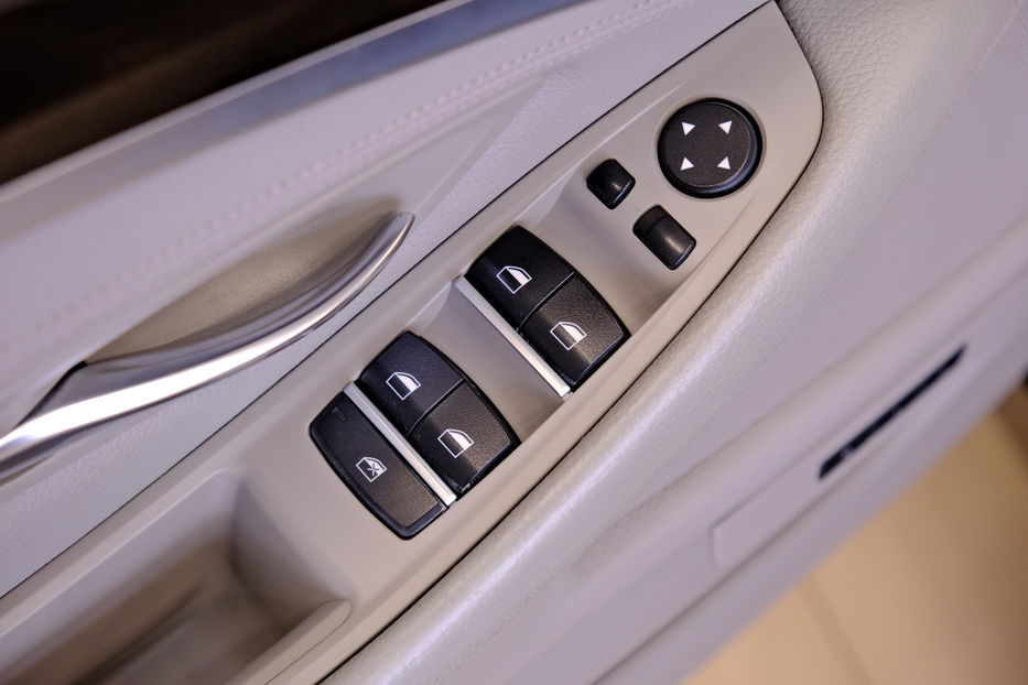 Продам BMW 528 i 2013 года в Одессе