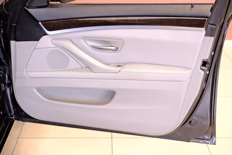 Продам BMW 528 i 2013 года в Одессе