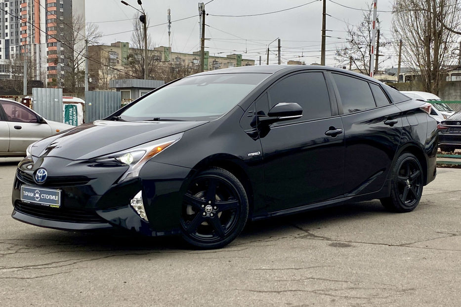 Продам Toyota Prius 1.8 HEV CVT (122 к.с.) 2016 года в Киеве
