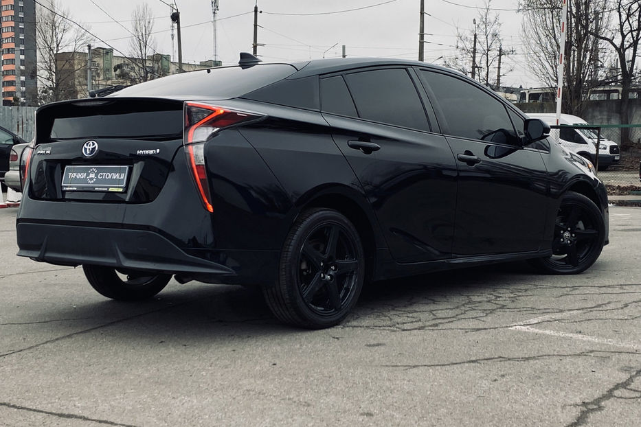 Продам Toyota Prius 1.8 HEV CVT (122 к.с.) 2016 года в Киеве