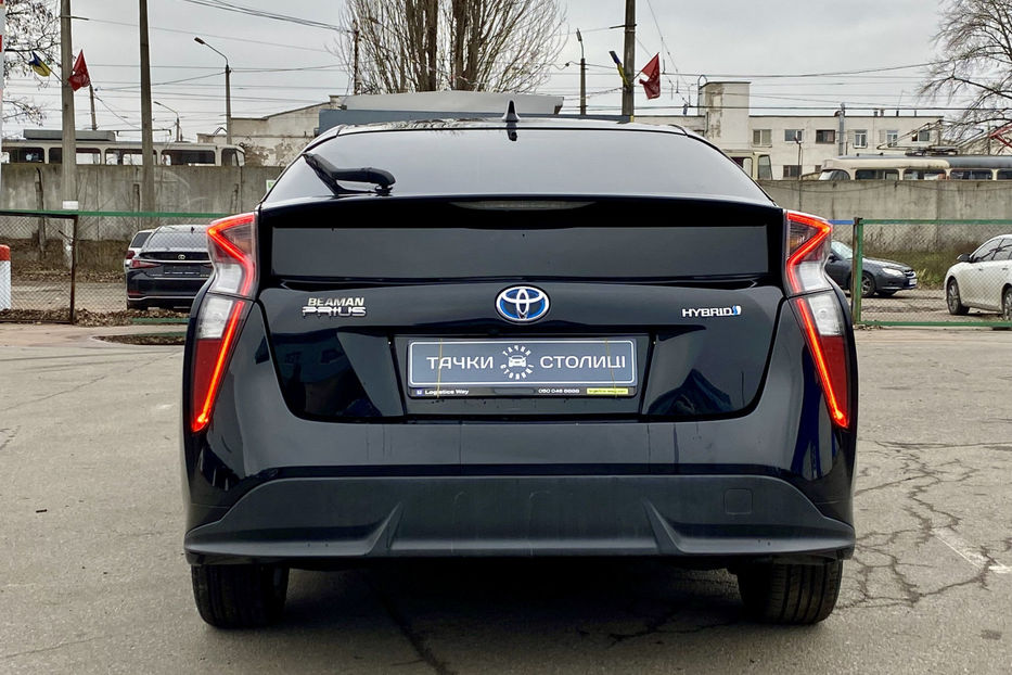 Продам Toyota Prius 1.8 HEV CVT (122 к.с.) 2016 года в Киеве