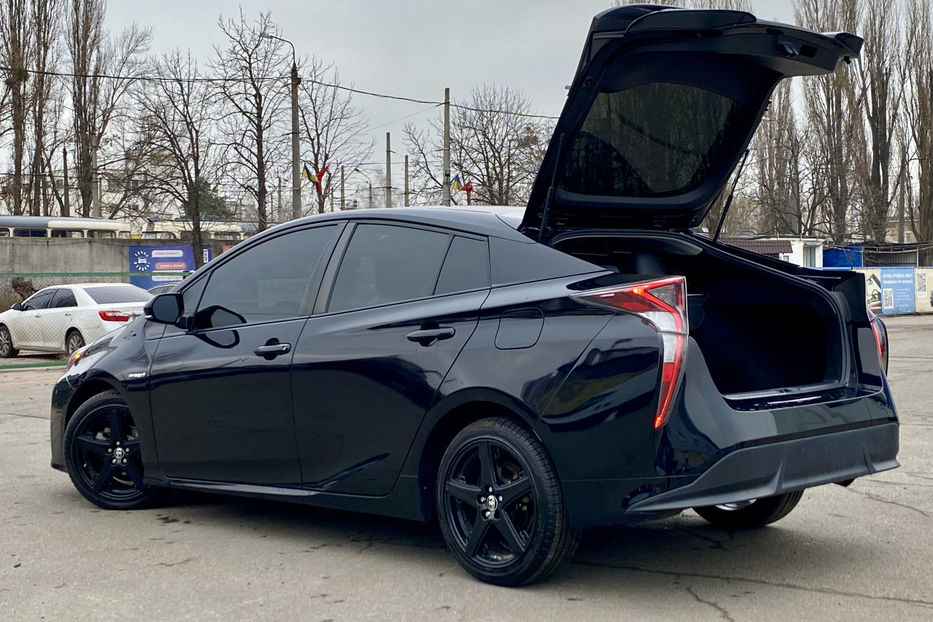 Продам Toyota Prius 1.8 HEV CVT (122 к.с.) 2016 года в Киеве