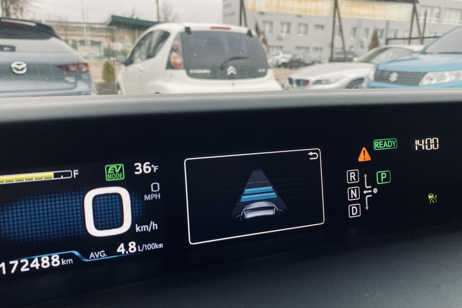 Продам Toyota Prius 1.8 HEV CVT (122 к.с.) 2016 года в Киеве