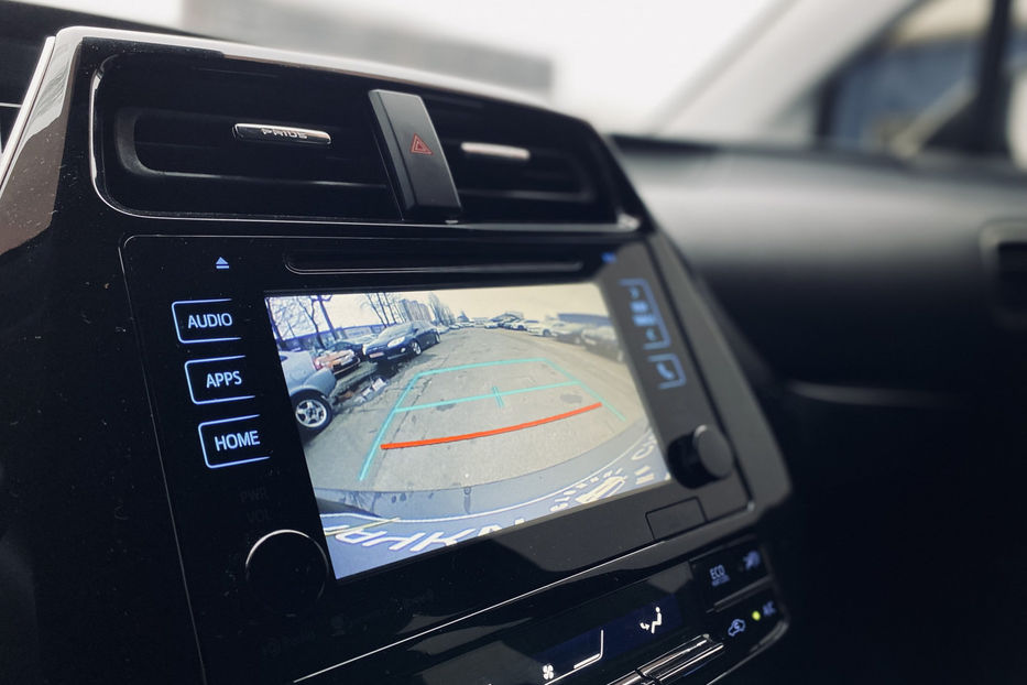 Продам Toyota Prius 1.8 HEV CVT (122 к.с.) 2016 года в Киеве