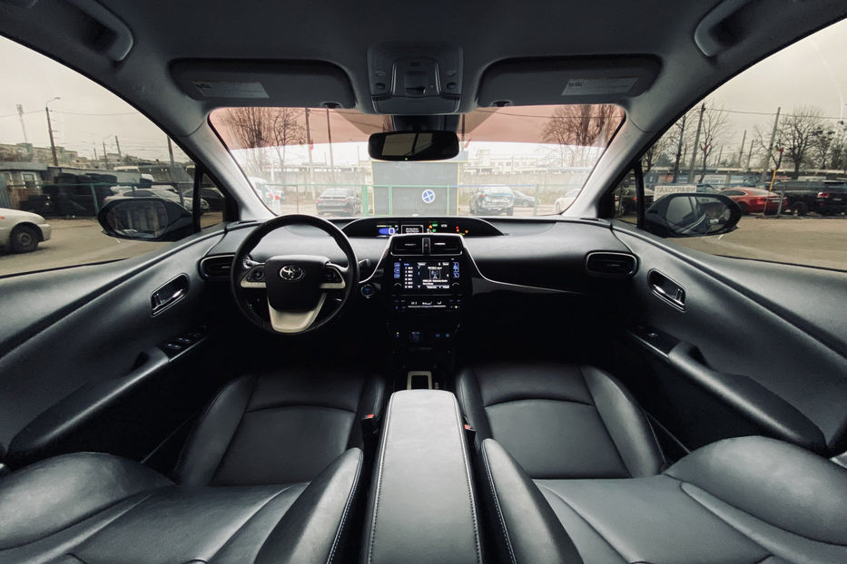 Продам Toyota Prius 1.8 HEV CVT (122 к.с.) 2016 года в Киеве
