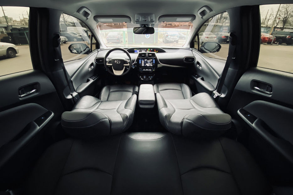 Продам Toyota Prius 1.8 HEV CVT (122 к.с.) 2016 года в Киеве