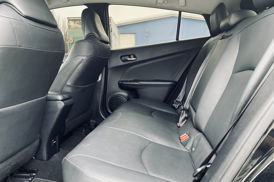 Продам Toyota Prius 1.8 HEV CVT (122 к.с.) 2016 года в Киеве