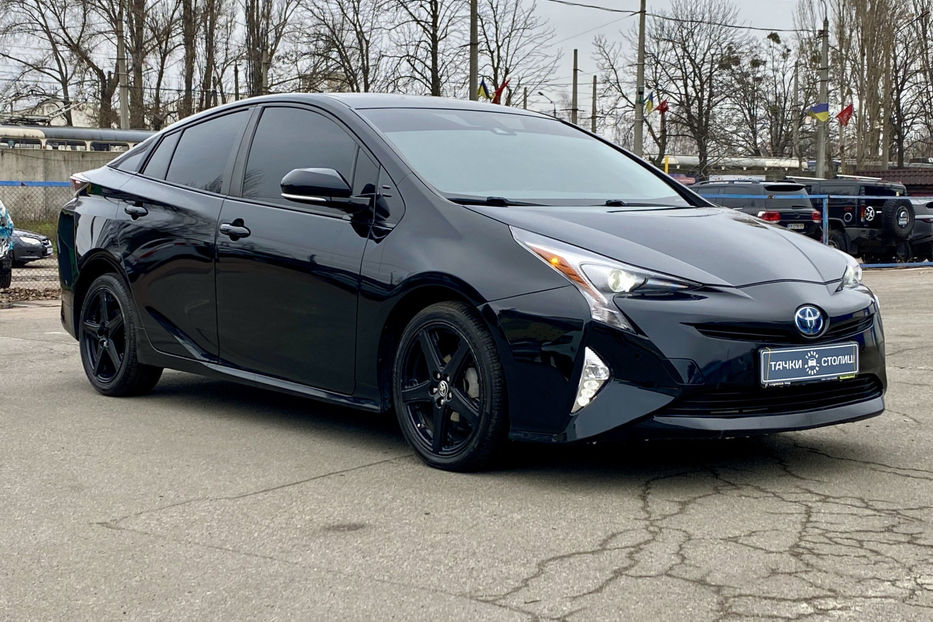 Продам Toyota Prius 1.8 HEV CVT (122 к.с.) 2016 года в Киеве