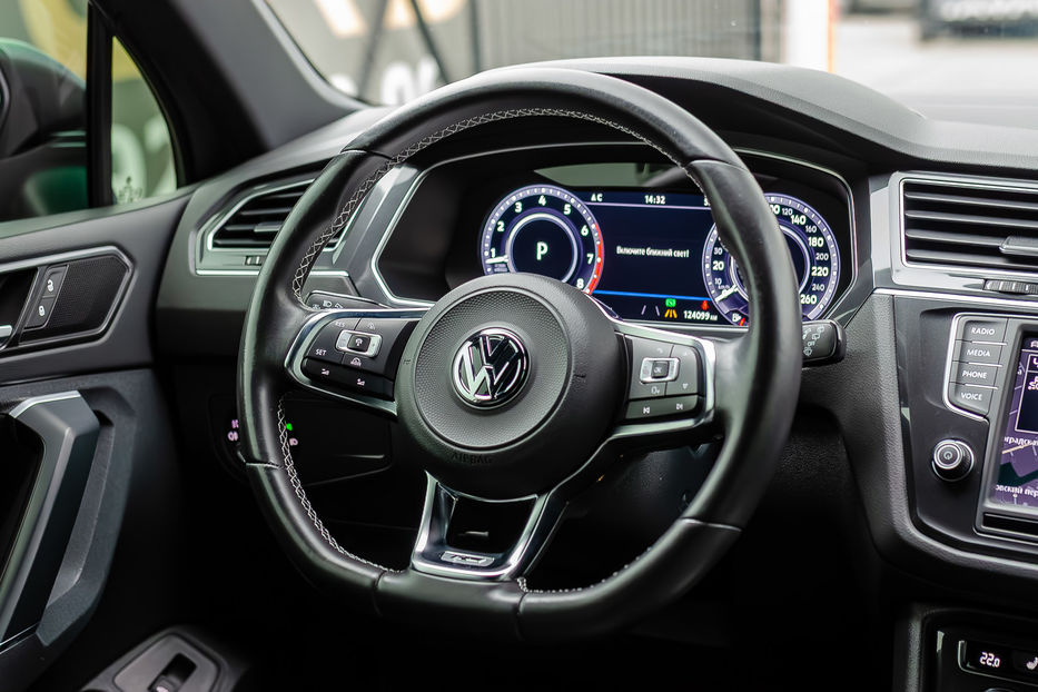 Продам Volkswagen Tiguan R-Line 4Motion 2016 года в Киеве
